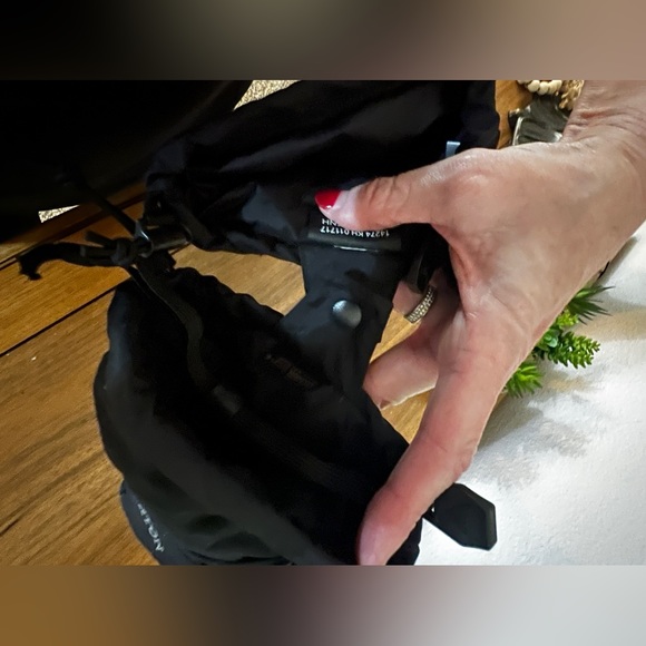 Burton
Women's 
XL
Black
Gortex
Mittens - Picture 12 of 12